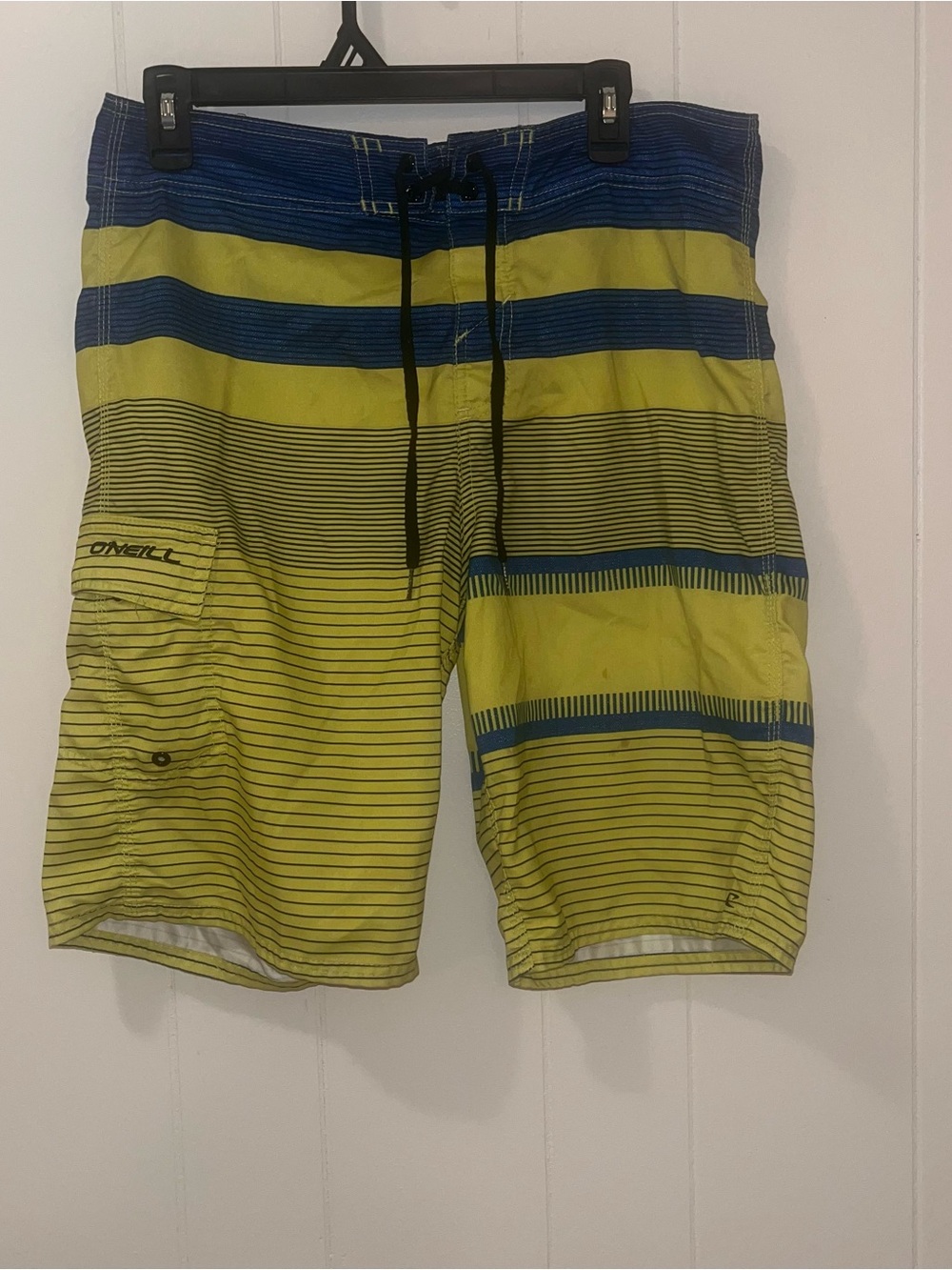 O'Neill Men’s Yellow and Blue Striped Boardshorts-b58/c4